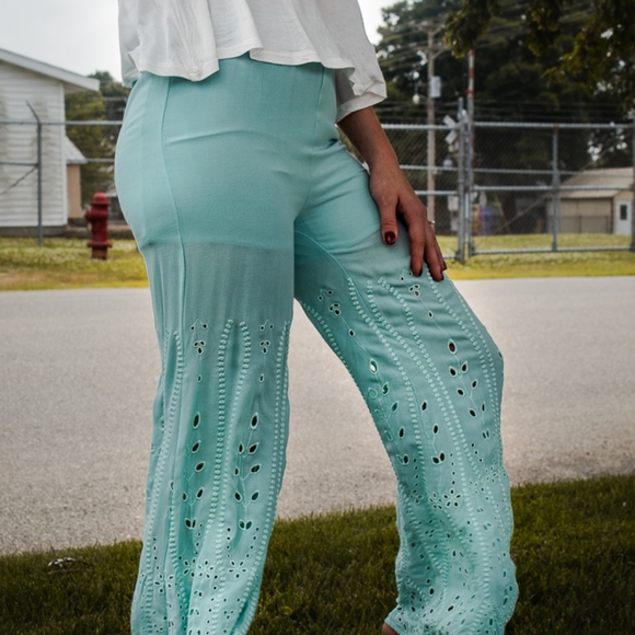 NWT Turquoise Eyelet Wide Leg Beach Pant - Picture 2 of 7